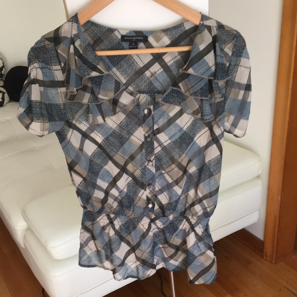 Banana republic women’s blouse size small what button relax fit